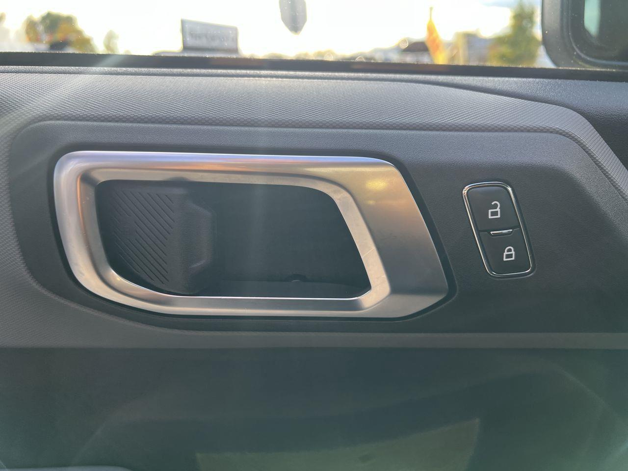 2023 Ford Bronco Big Bend 4x4, CRUISE CONTROL, SIRIUS XM, ELECTRIC WINDOWS, BACK UP CAM!!! Photo