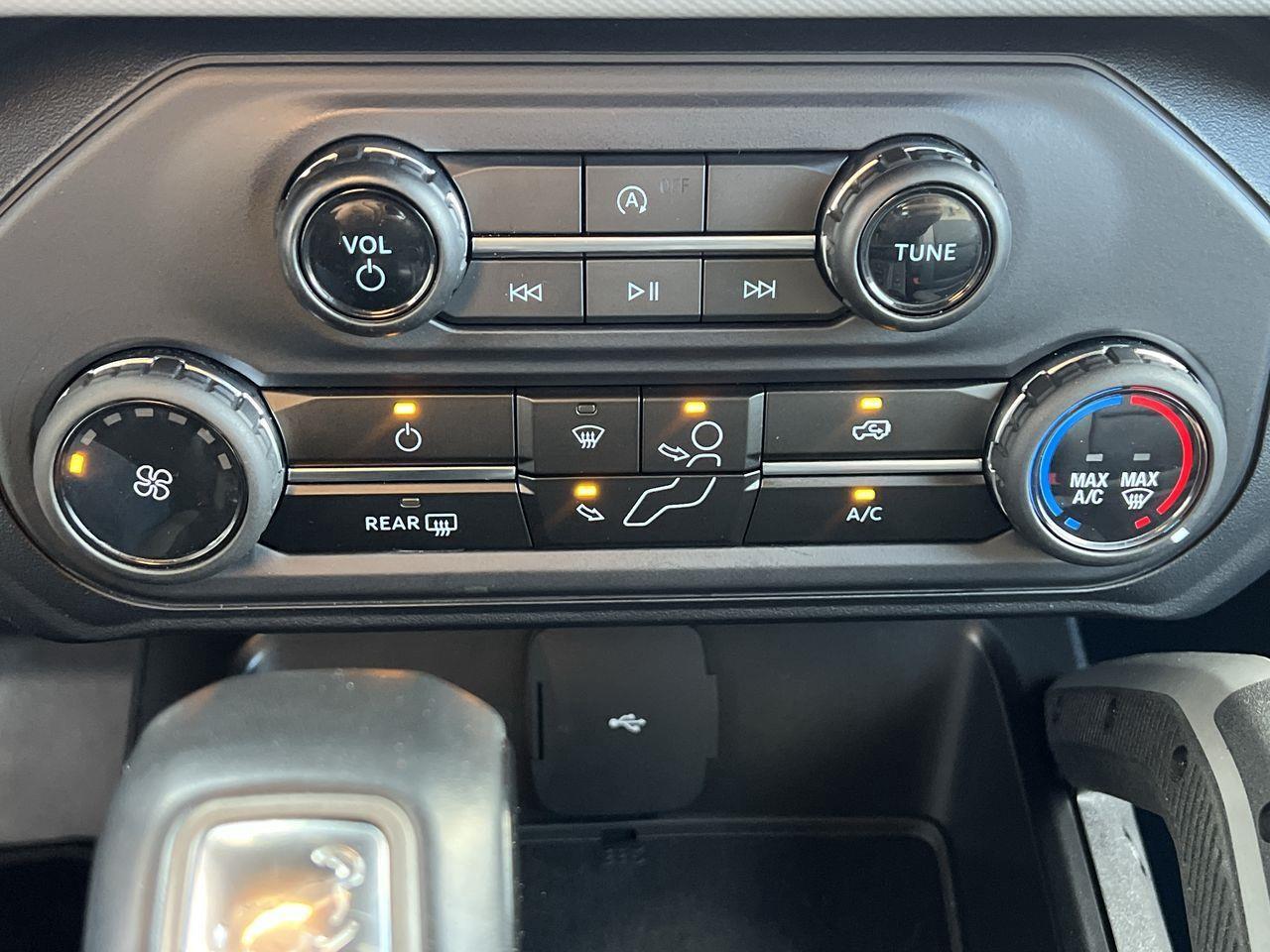2023 Ford Bronco Big Bend 4x4, CRUISE CONTROL, SIRIUS XM, ELECTRIC WINDOWS, BACK UP CAM!!! Photo
