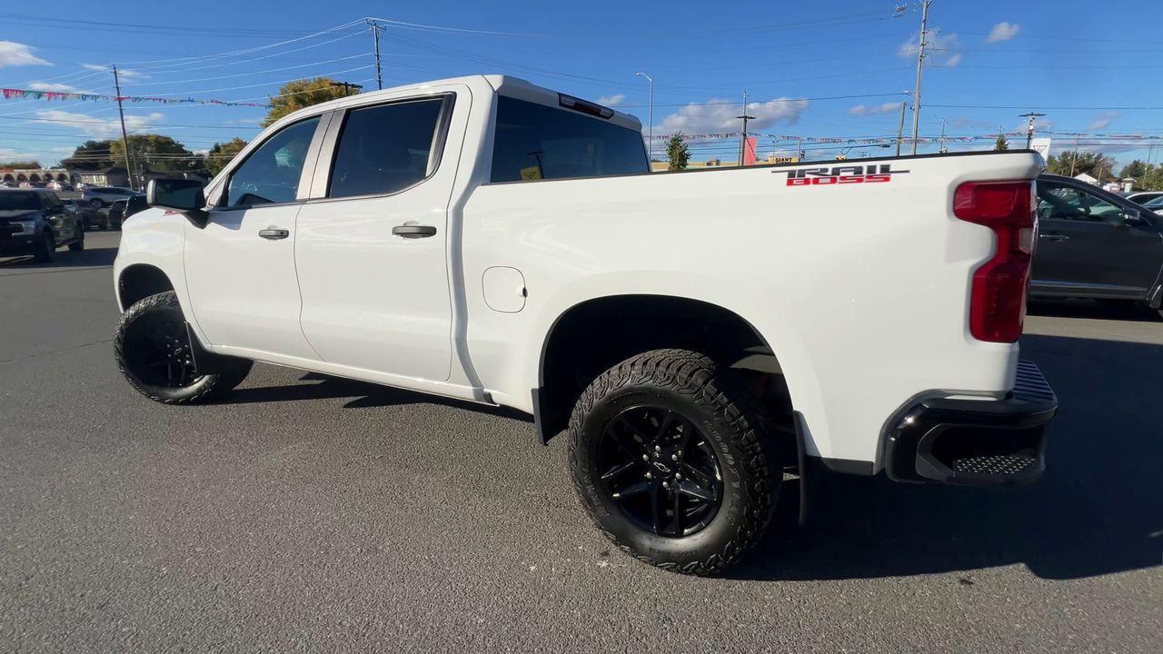2025 Chevrolet Silverado 1500 Custom Trail Boss 4x4, 6 PASSENGER, REMOTE START, SIRIUS XM, CRUISE CONTROL, BACK UP CAM!!! Photo