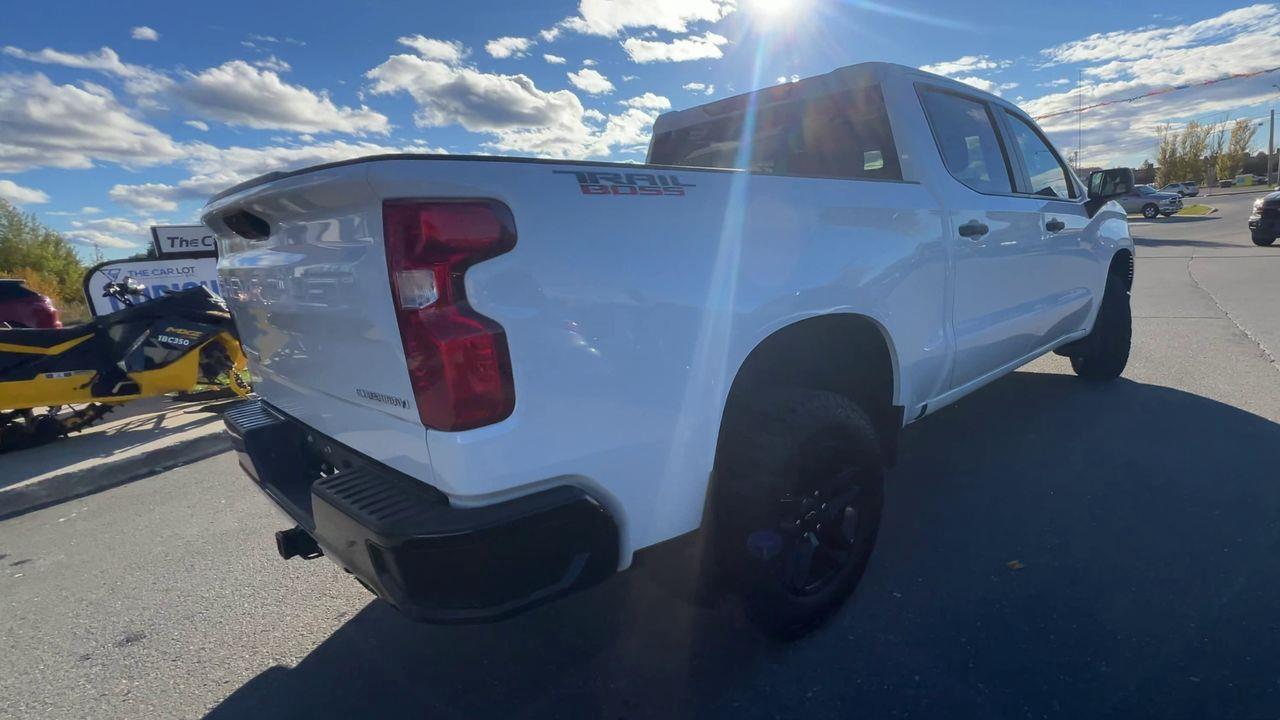 2025 Chevrolet Silverado 1500 Custom Trail Boss 4x4, 6 PASSENGER, REMOTE START, SIRIUS XM, CRUISE CONTROL, BACK UP CAM!!! Photo