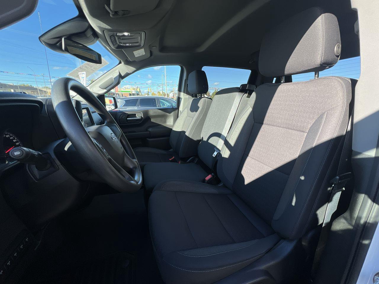 2025 Chevrolet Silverado 1500 Custom Trail Boss 4x4, 6 PASSENGER, REMOTE START, SIRIUS XM, CRUISE CONTROL, BACK UP CAM!!! Photo