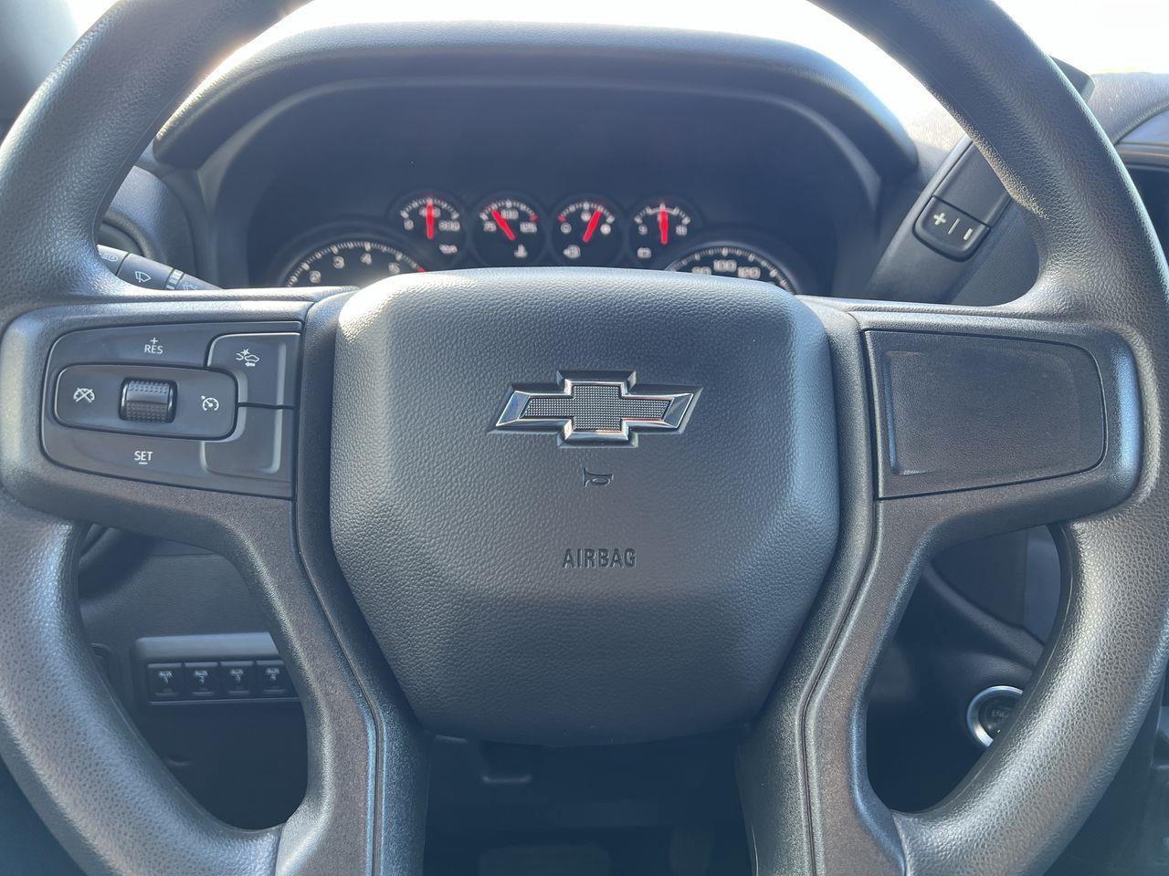 2025 Chevrolet Silverado 1500 Custom Trail Boss 4x4, 6 PASSENGER, REMOTE START, SIRIUS XM, CRUISE CONTROL, BACK UP CAM!!! Photo
