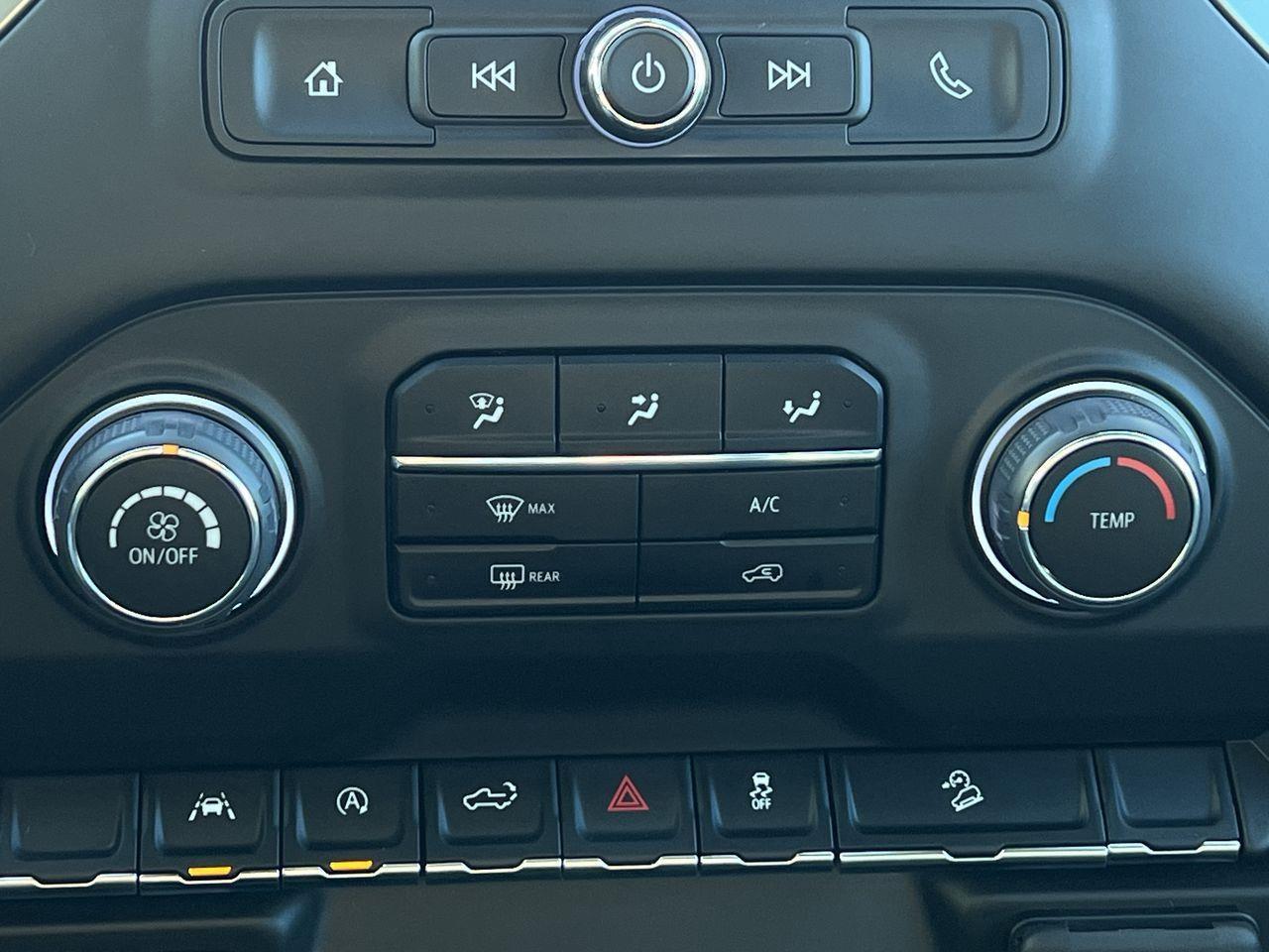 2025 Chevrolet Silverado 1500 Custom Trail Boss 4x4, 6 PASSENGER, REMOTE START, SIRIUS XM, CRUISE CONTROL, BACK UP CAM!!! Photo