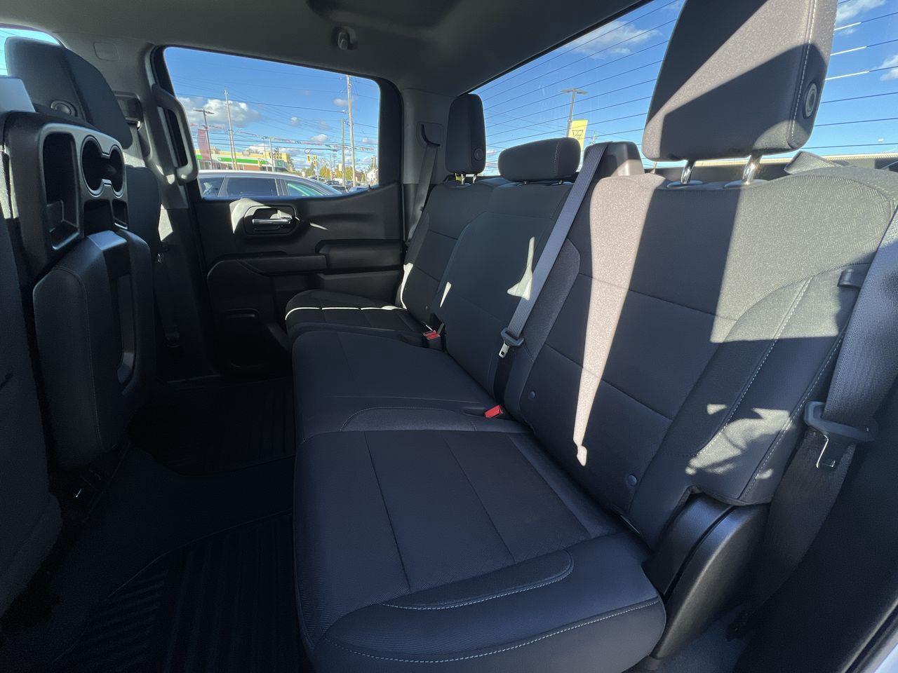 2025 Chevrolet Silverado 1500 Custom Trail Boss 4x4, 6 PASSENGER, REMOTE START, SIRIUS XM, CRUISE CONTROL, BACK UP CAM!!! Photo