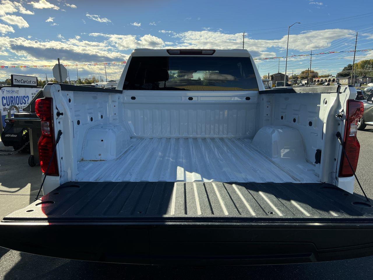 2025 Chevrolet Silverado 1500 Custom Trail Boss 4x4, 6 PASSENGER, REMOTE START, SIRIUS XM, CRUISE CONTROL, BACK UP CAM!!! Photo