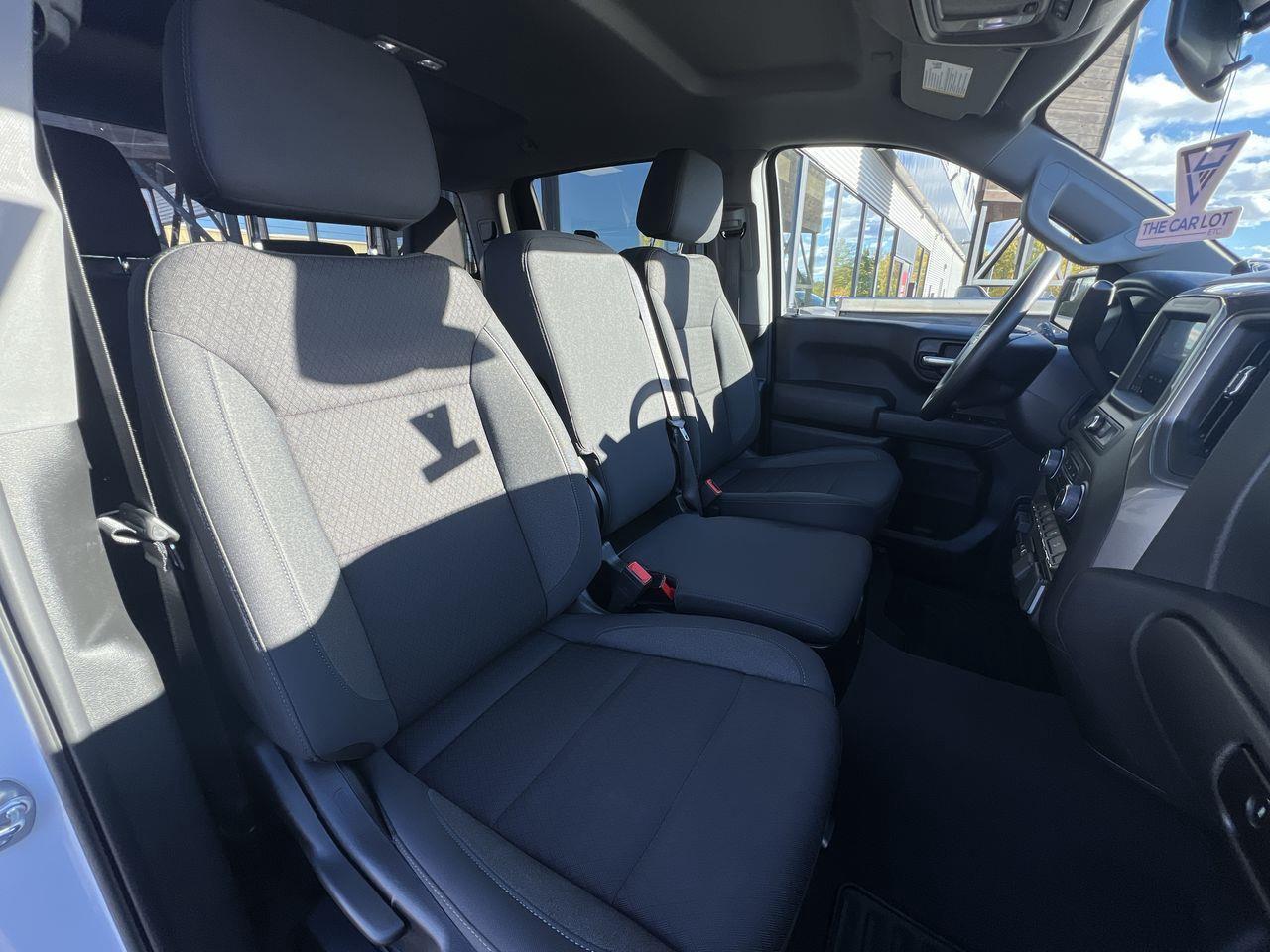2025 Chevrolet Silverado 1500 Custom Trail Boss 4x4, 6 PASSENGER, REMOTE START, SIRIUS XM, CRUISE CONTROL, BACK UP CAM!!! Photo