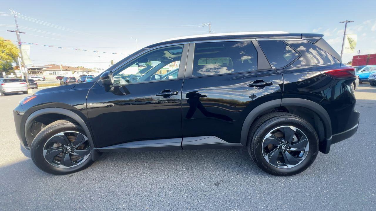 2024 Nissan Rogue SV Moonroof AWD, HEATED FRONT SEATS, REMOTE START, BLIND SPOT SENSOR, REVERSE CAMERA, CRUISE CONTROL, SIRIUS XM! Photo