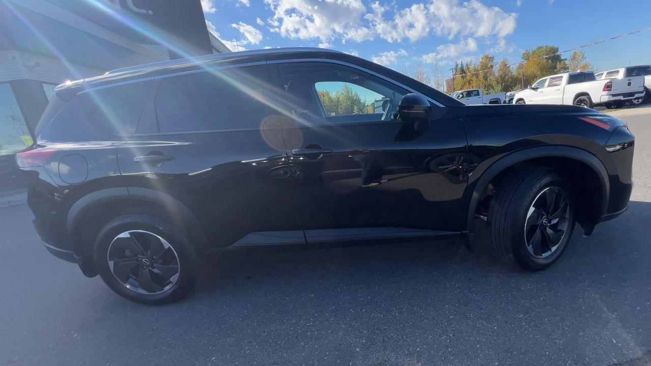 2024 Nissan Rogue SV Moonroof AWD, HEATED FRONT SEATS, REMOTE START, BLIND SPOT SENSOR, REVERSE CAMERA, CRUISE CONTROL, SIRIUS XM! Photo