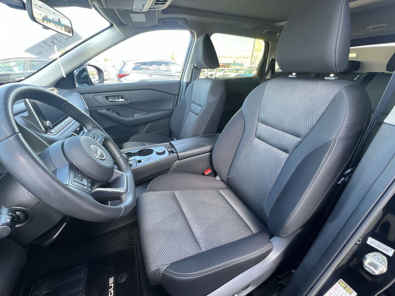 2024 Nissan Rogue SV Moonroof AWD, HEATED FRONT SEATS, REMOTE START, BLIND SPOT SENSOR, REVERSE CAMERA, CRUISE CONTROL, SIRIUS XM! Photo