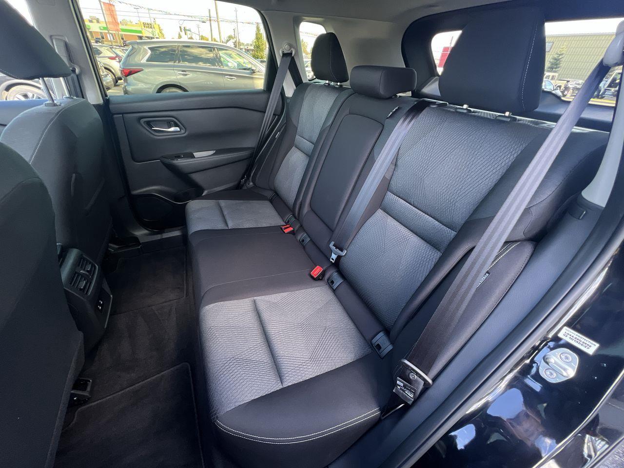 2024 Nissan Rogue SV Moonroof AWD, HEATED FRONT SEATS, REMOTE START, BLIND SPOT SENSOR, REVERSE CAMERA, CRUISE CONTROL, SIRIUS XM! Photo