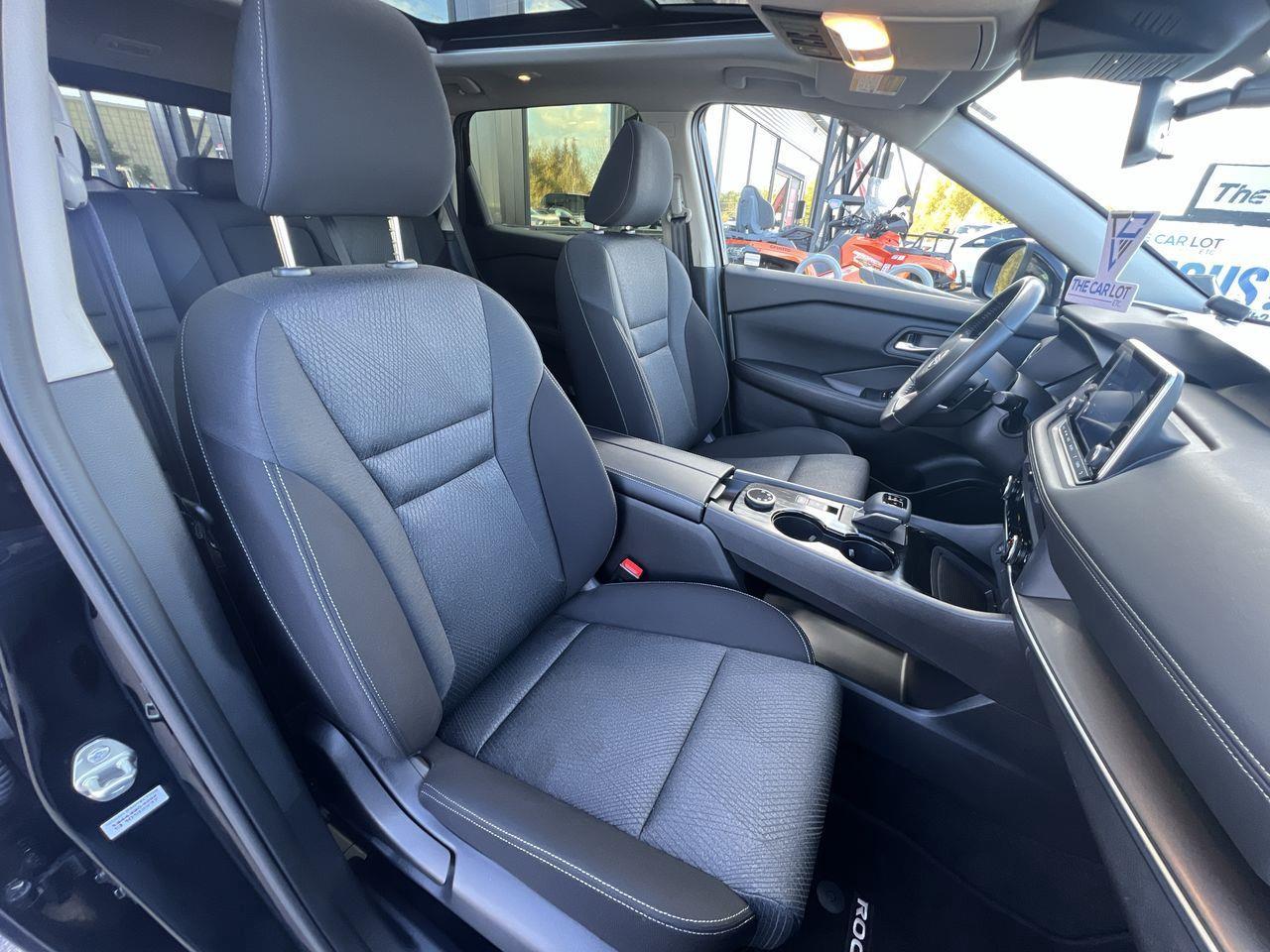 2024 Nissan Rogue SV Moonroof AWD, HEATED FRONT SEATS, REMOTE START, BLIND SPOT SENSOR, REVERSE CAMERA, CRUISE CONTROL, SIRIUS XM! Photo