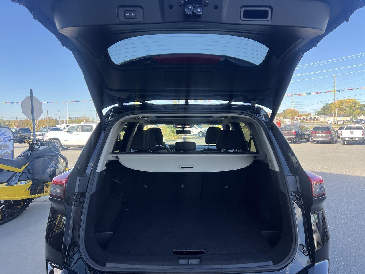2024 Nissan Rogue SV Moonroof AWD, HEATED FRONT SEATS, REMOTE START, BLIND SPOT SENSOR, REVERSE CAMERA, CRUISE CONTROL, SIRIUS XM! Photo