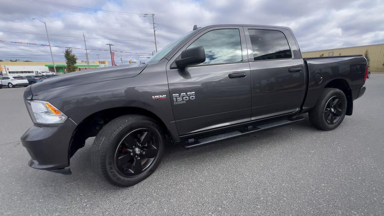 2022 RAM 1500 Classic Tradesman 4x4, HEATED FRONT SEATS, SIRIUS XM, CRUISE CONTROL, BACK UP CAM!! Photo