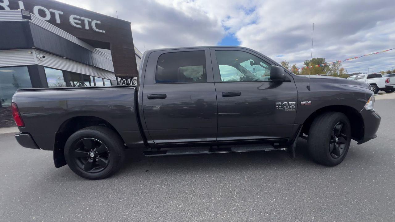 2022 RAM 1500 Classic Tradesman 4x4, HEATED FRONT SEATS, SIRIUS XM, CRUISE CONTROL, BACK UP CAM!! Photo