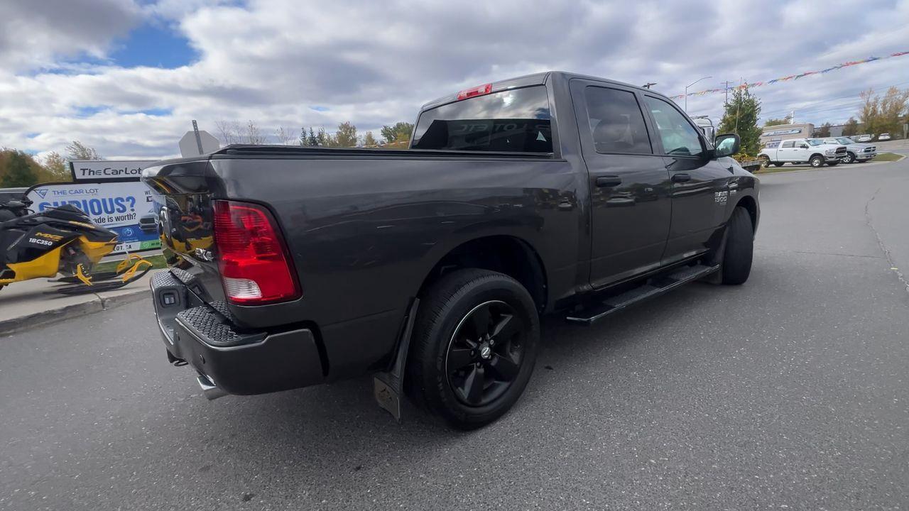 2022 RAM 1500 Classic Tradesman 4x4, HEATED FRONT SEATS, SIRIUS XM, CRUISE CONTROL, BACK UP CAM!! Photo