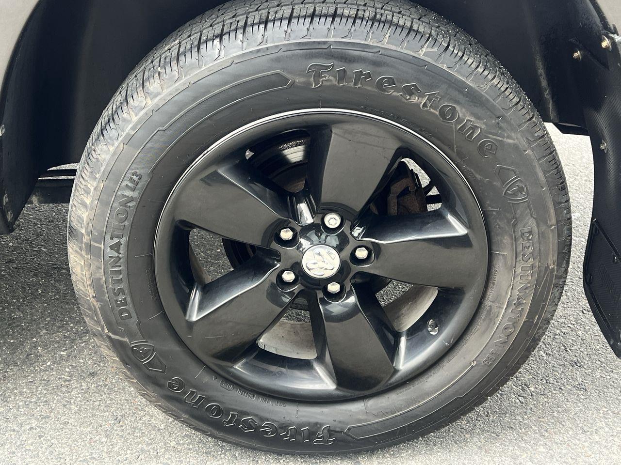 2022 RAM 1500 Classic Tradesman 4x4, HEATED FRONT SEATS, SIRIUS XM, CRUISE CONTROL, BACK UP CAM!! Photo