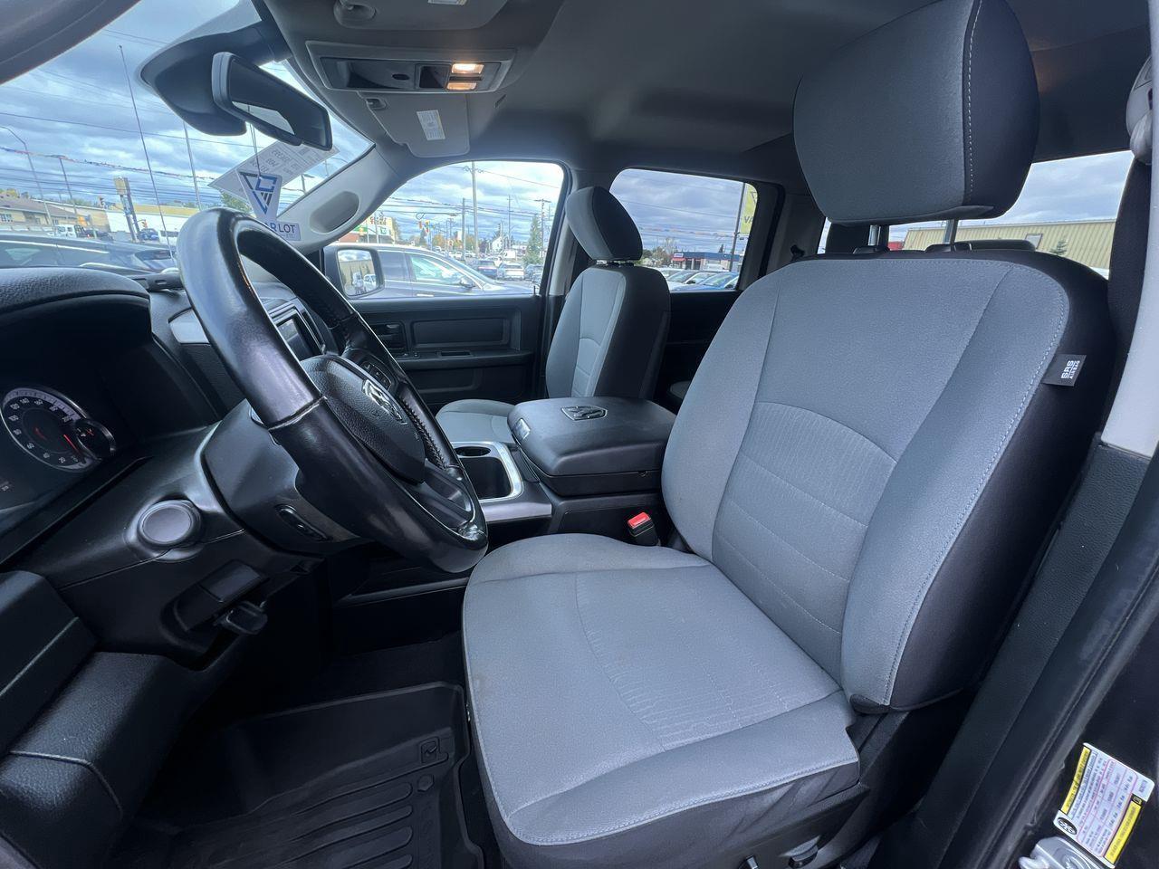 2022 RAM 1500 Classic Tradesman 4x4, HEATED FRONT SEATS, SIRIUS XM, CRUISE CONTROL, BACK UP CAM!! Photo