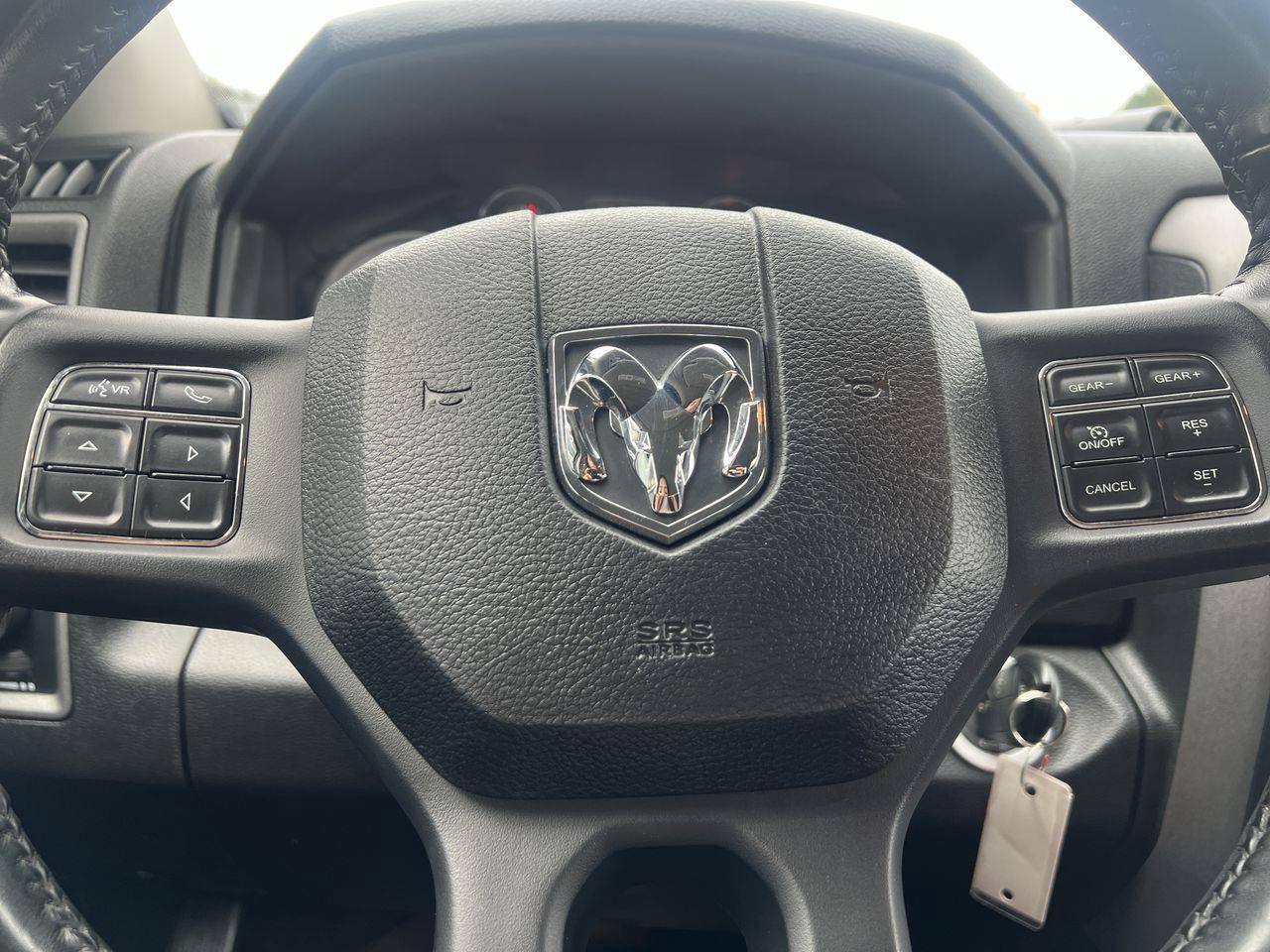 2022 RAM 1500 Classic Tradesman 4x4, HEATED FRONT SEATS, SIRIUS XM, CRUISE CONTROL, BACK UP CAM!! Photo
