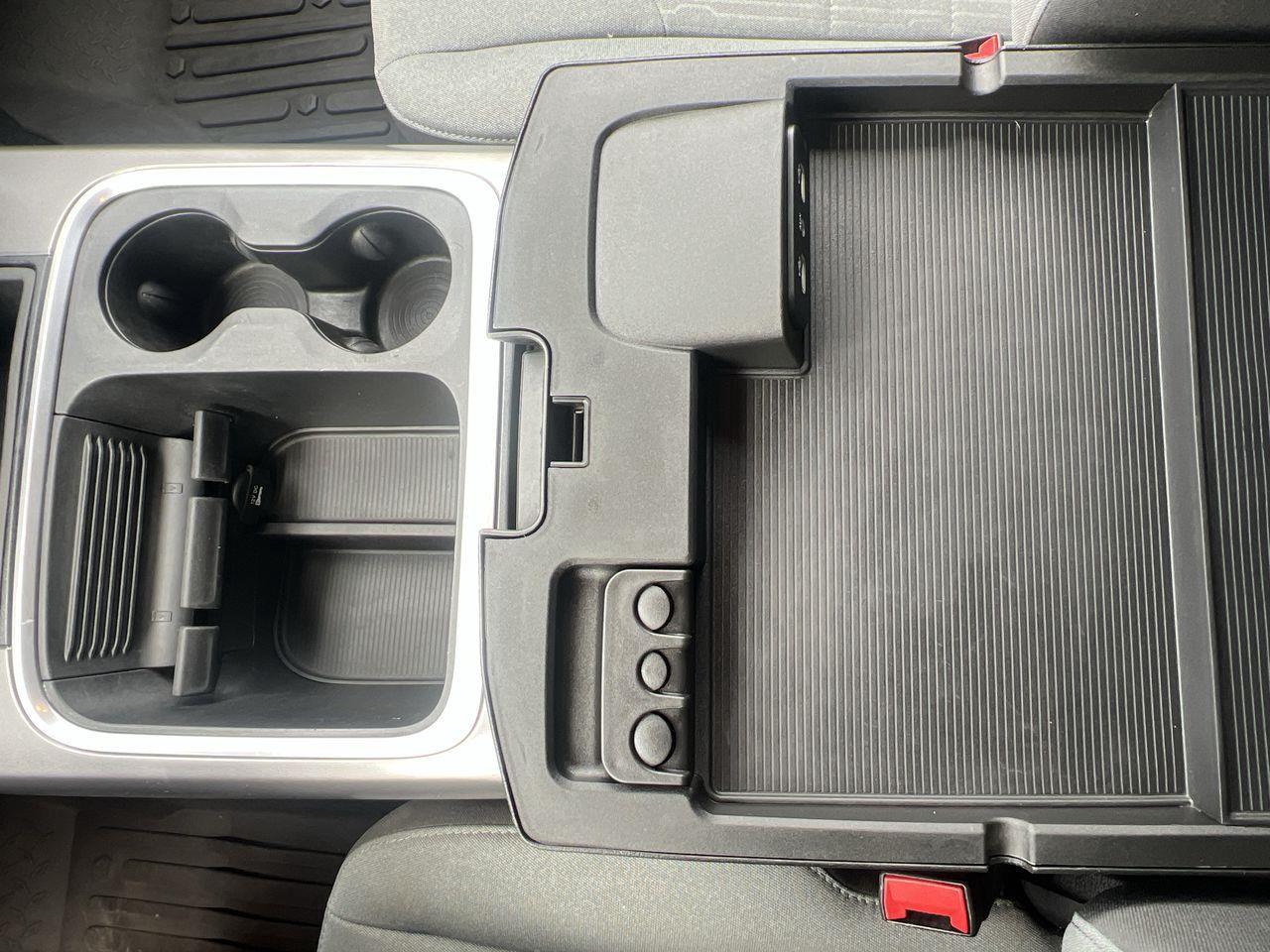 2022 RAM 1500 Classic Tradesman 4x4, HEATED FRONT SEATS, SIRIUS XM, CRUISE CONTROL, BACK UP CAM!! Photo