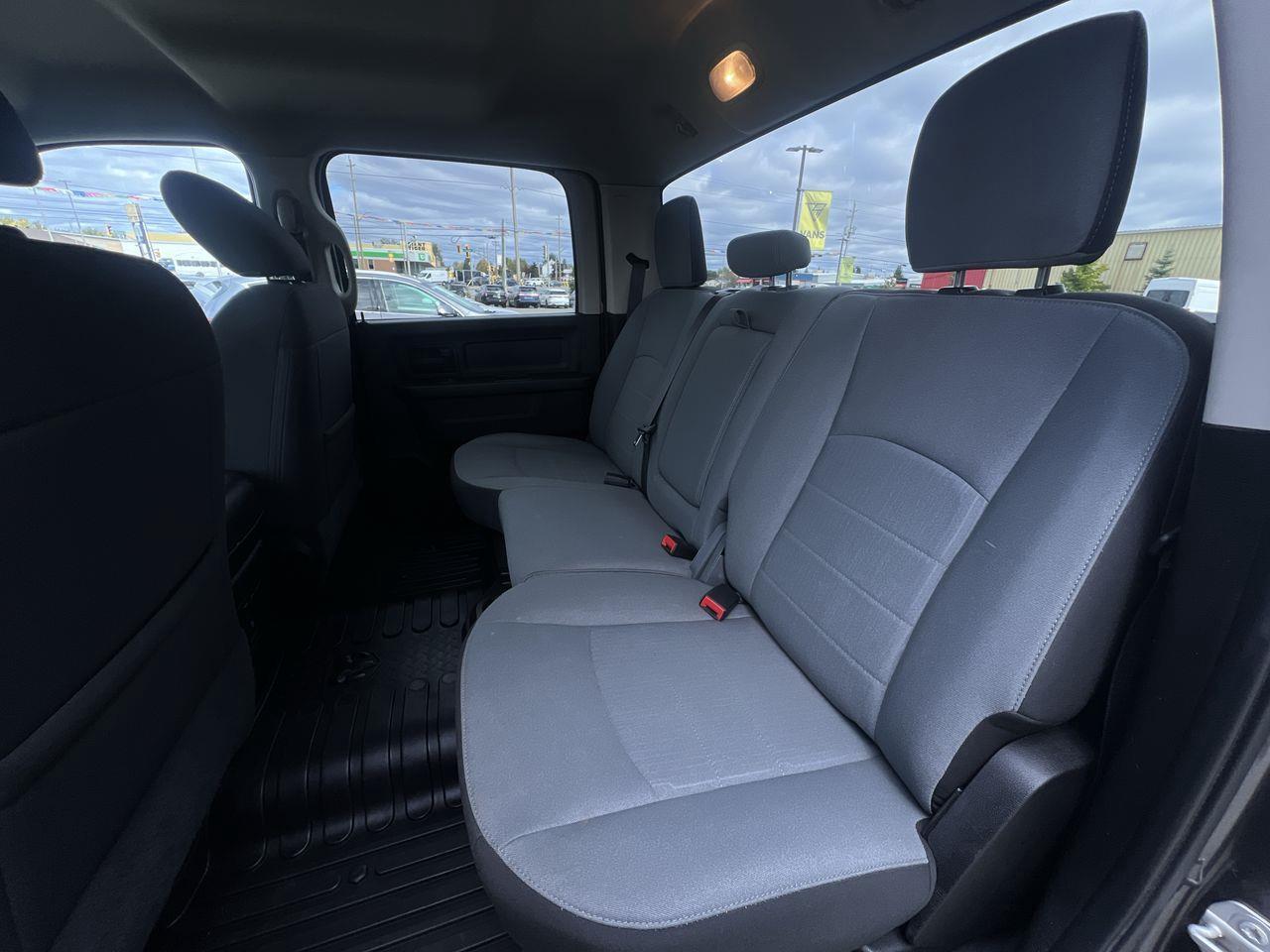 2022 RAM 1500 Classic Tradesman 4x4, HEATED FRONT SEATS, SIRIUS XM, CRUISE CONTROL, BACK UP CAM!! Photo