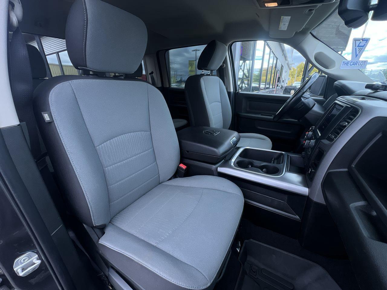2022 RAM 1500 Classic Tradesman 4x4, HEATED FRONT SEATS, SIRIUS XM, CRUISE CONTROL, BACK UP CAM!! Photo