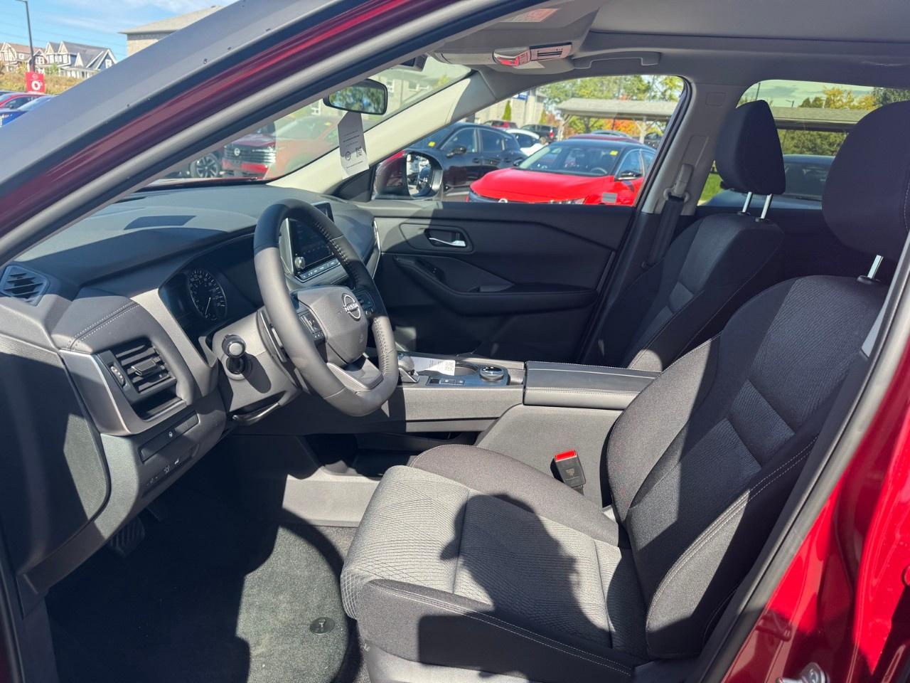 2026 Nissan Rogue AWD SV Moonroof Photo