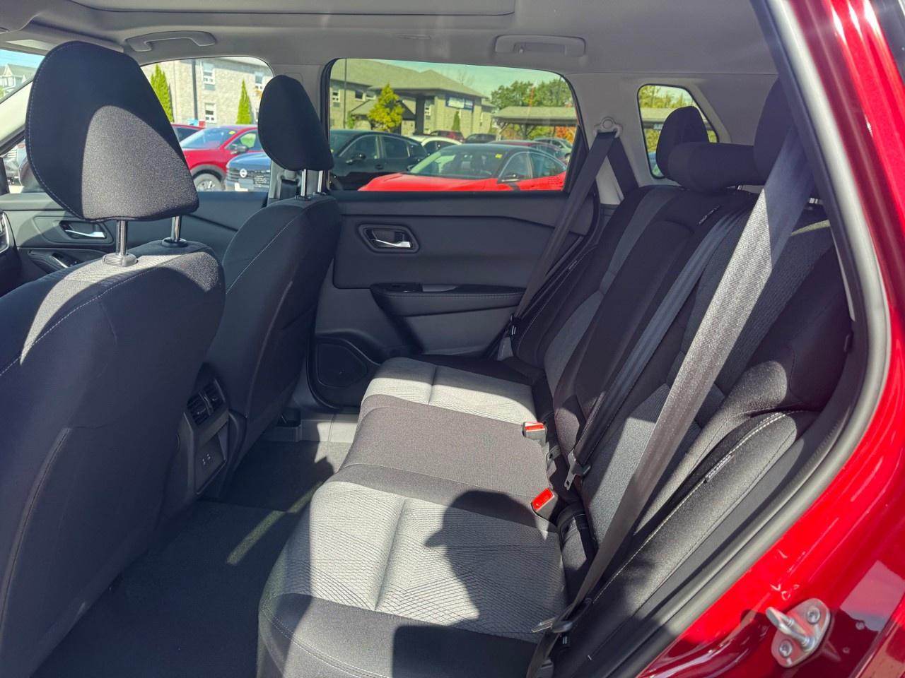 2026 Nissan Rogue AWD SV Moonroof Photo