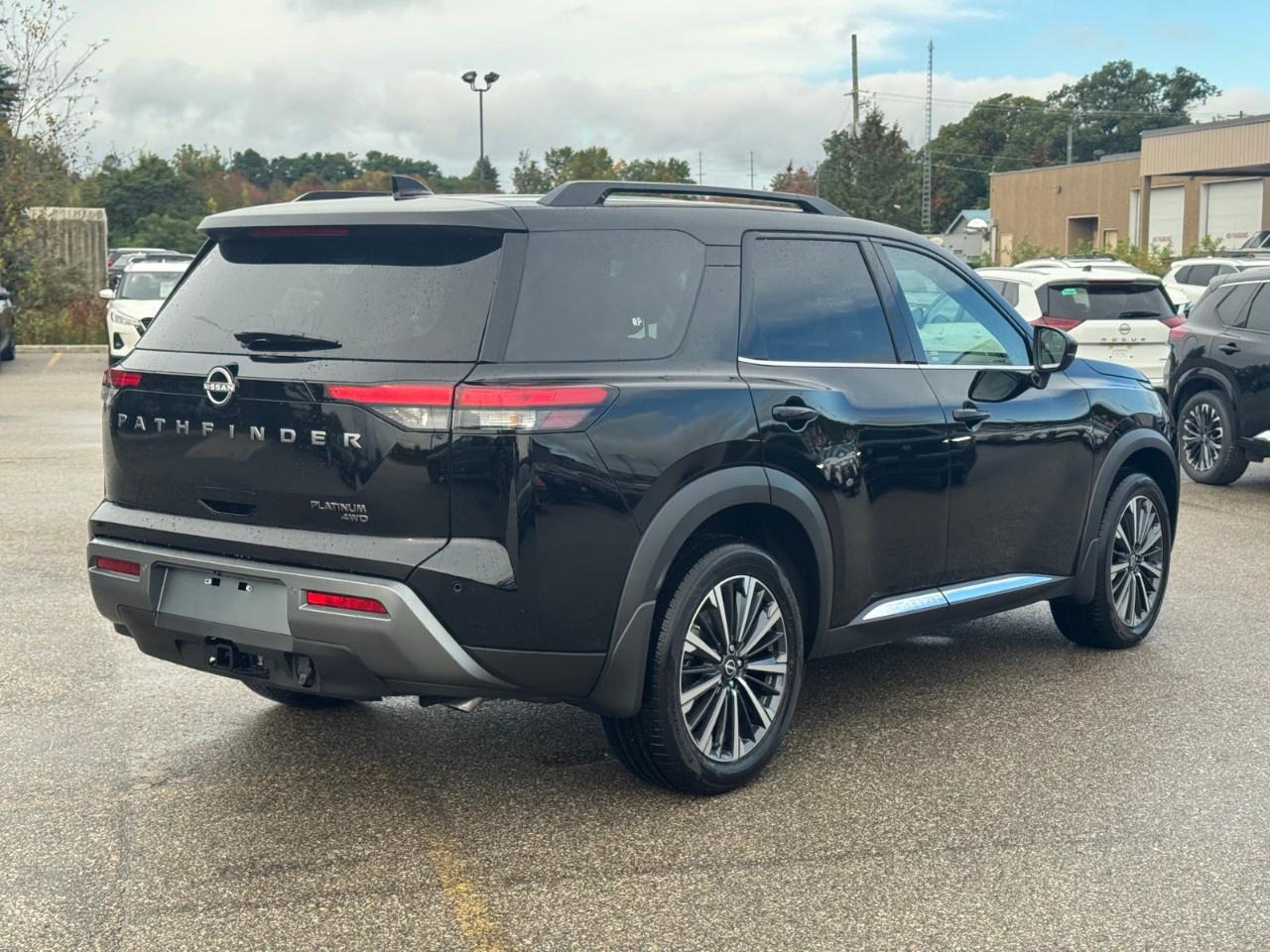 2026 Nissan Pathfinder Platinum 4WD Photo3