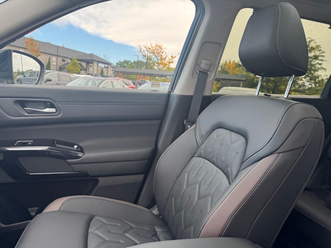 2026 Nissan Pathfinder Platinum 4WD Photo