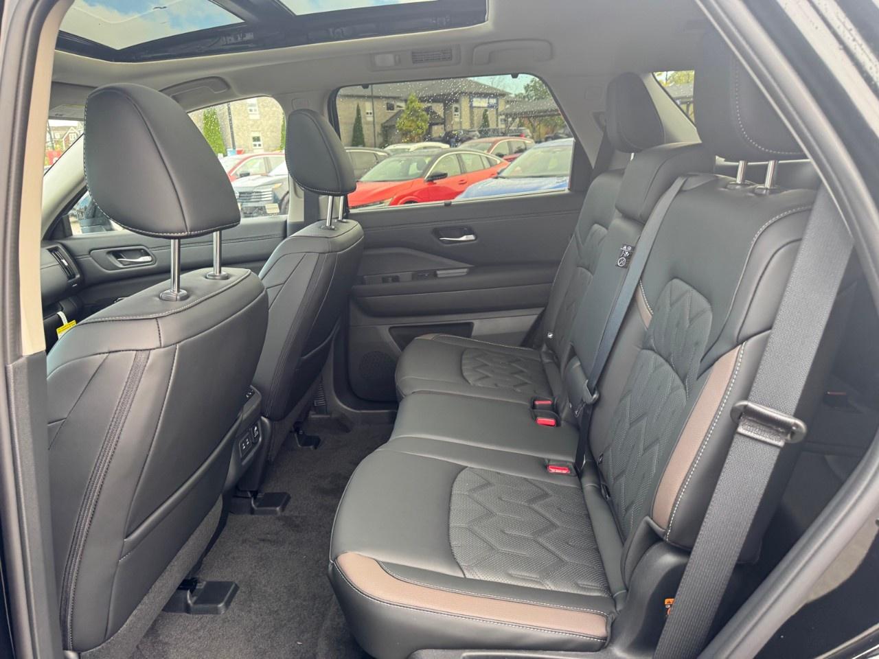 2026 Nissan Pathfinder Platinum 4WD Photo