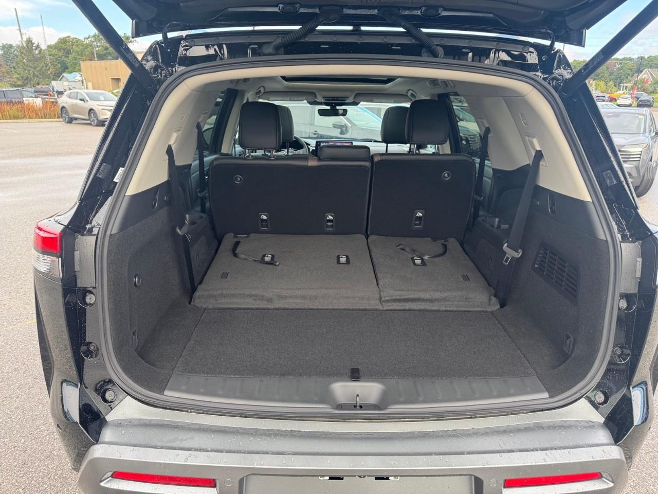 2026 Nissan Pathfinder Platinum 4WD Photo