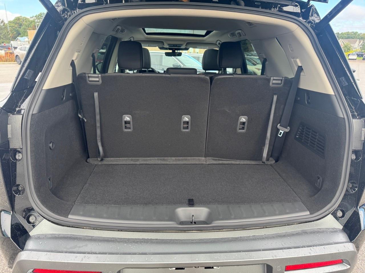 2026 Nissan Pathfinder Platinum 4WD Photo