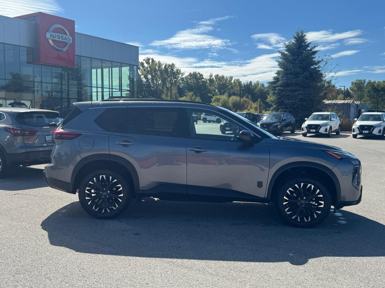 2026 Nissan Rogue AWD SV Dark Armor Photo2