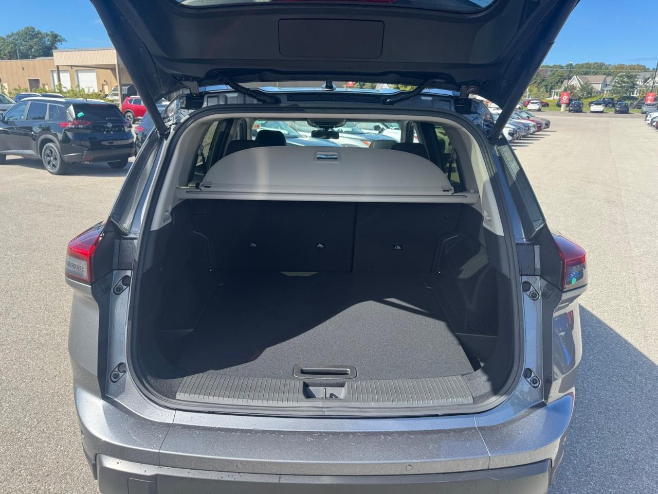 2026 Nissan Rogue AWD SV Dark Armor Photo