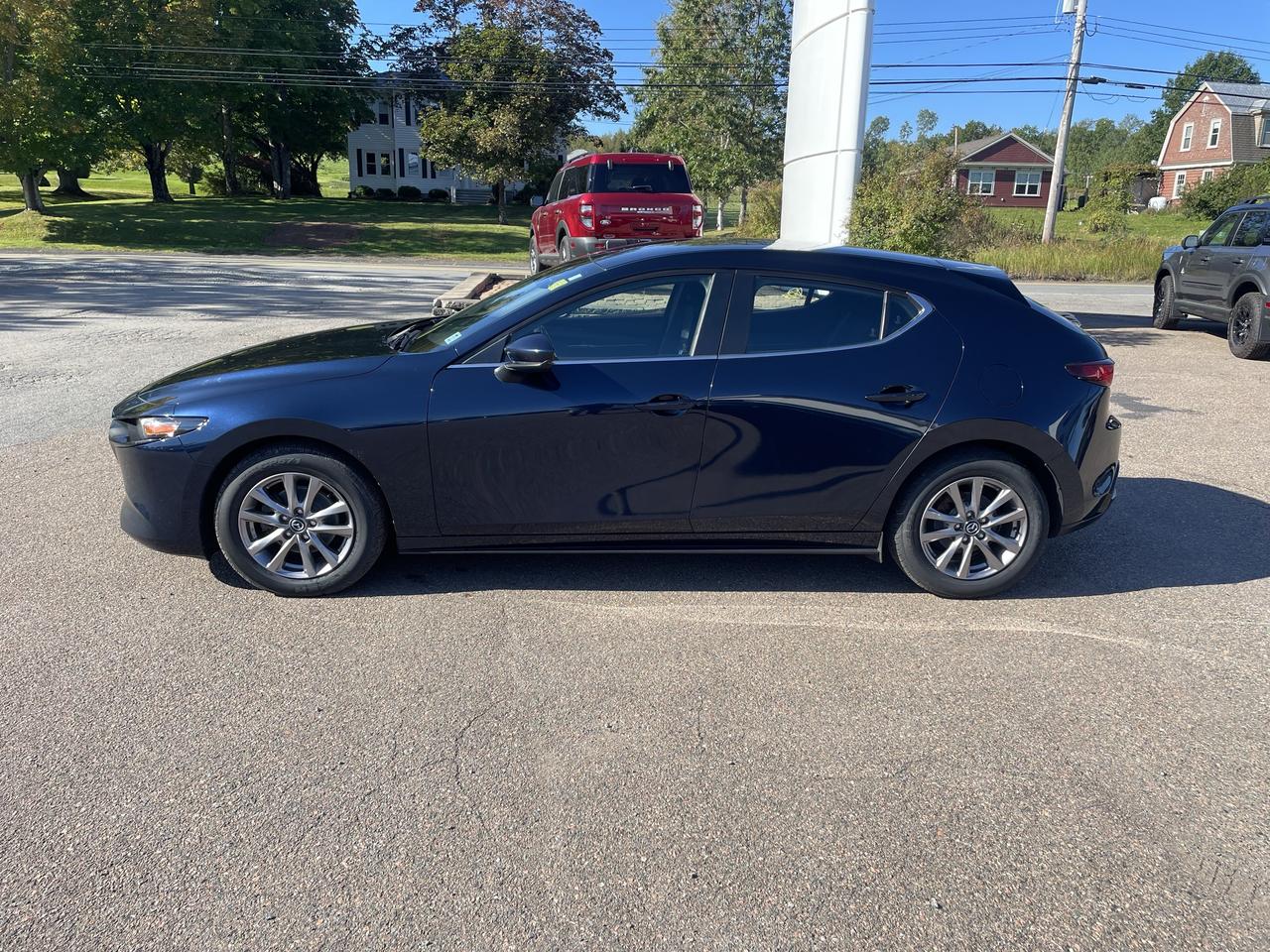 2022 Mazda MAZDA3 Sport GS Photo3