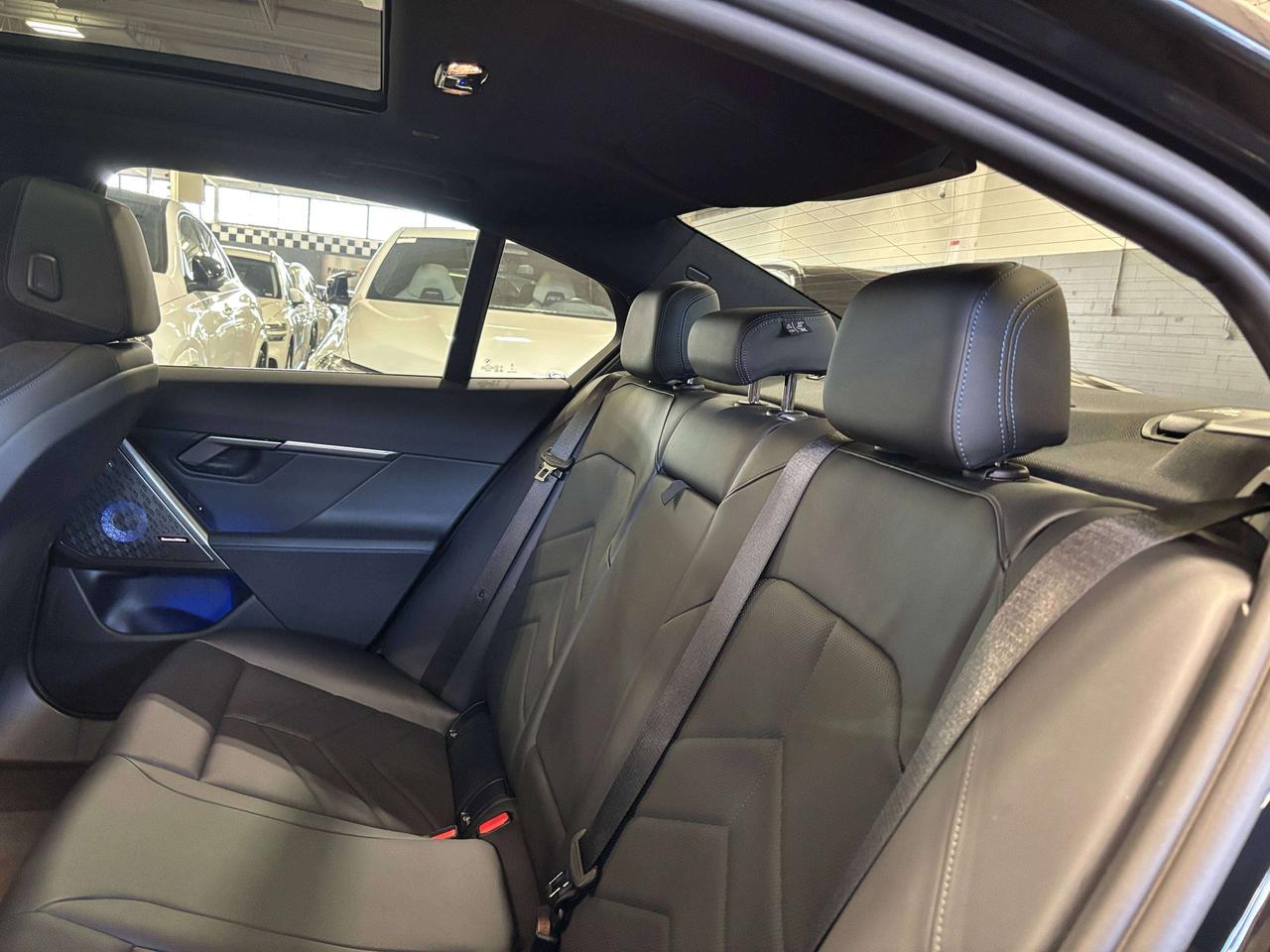 2025 BMW i5 M60 xDrive|ARVIEW|HUD|NAV|CARBON|3DCAM|BOWERSAUDIO Photo