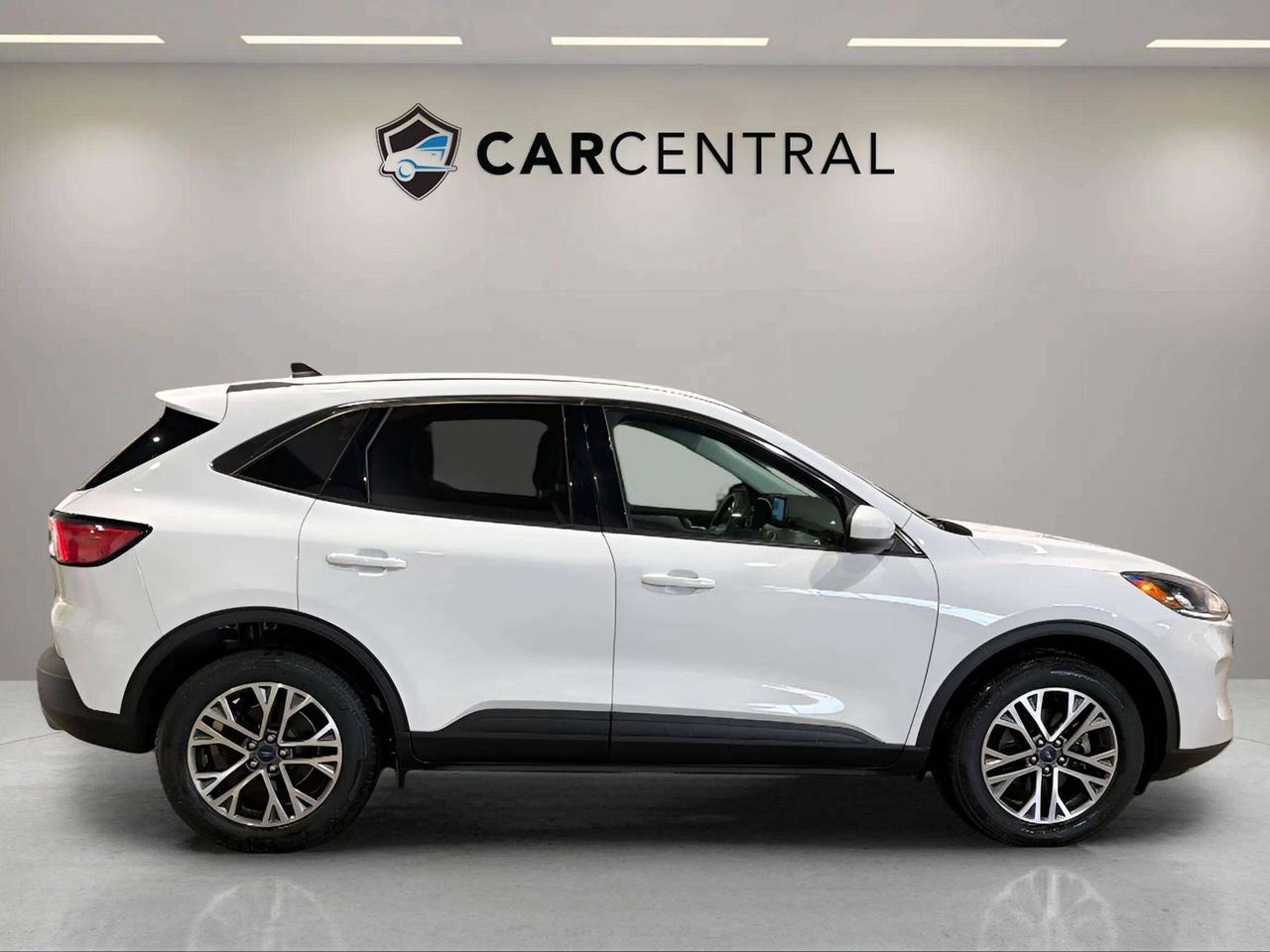 2022 Ford Escape SEL| CLEAN CARFAX| LANE ASSIST| LEATHER| CARPLAY Photo