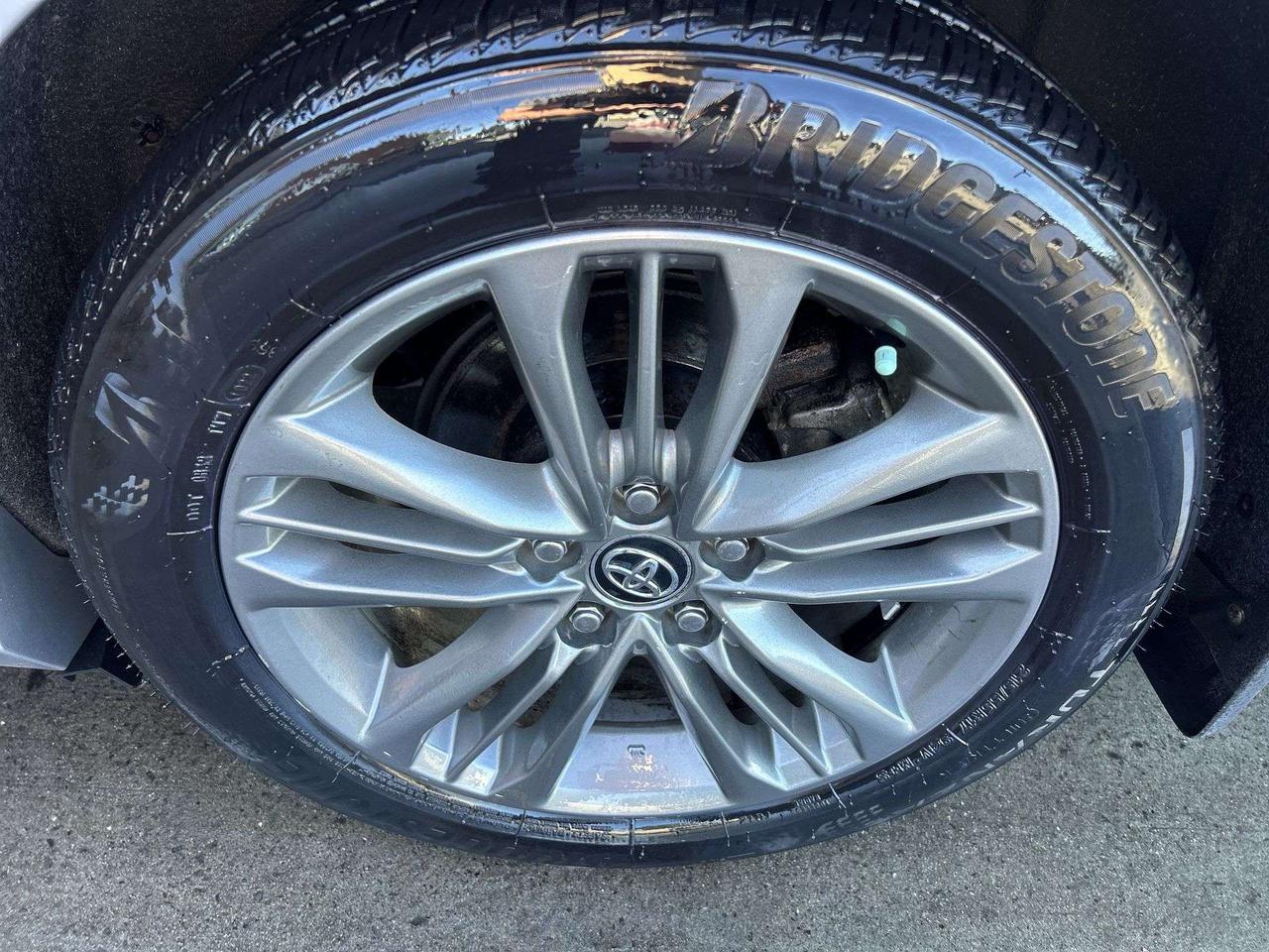 2017 Toyota Camry SE | LOW KMS! | HTD LEATHER | ALLOYS | CRUISE Photo4