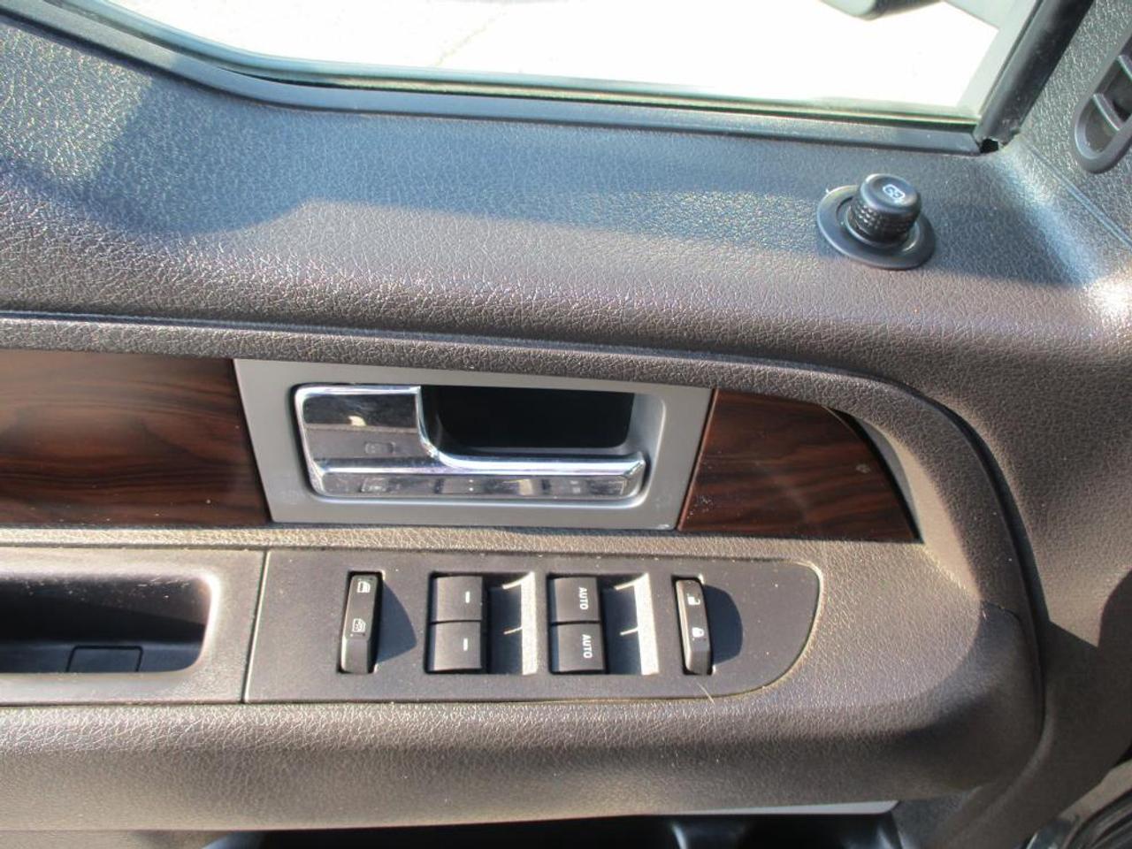 2012 Ford F-150 LARIAT CREW 4x4 - Photo #6