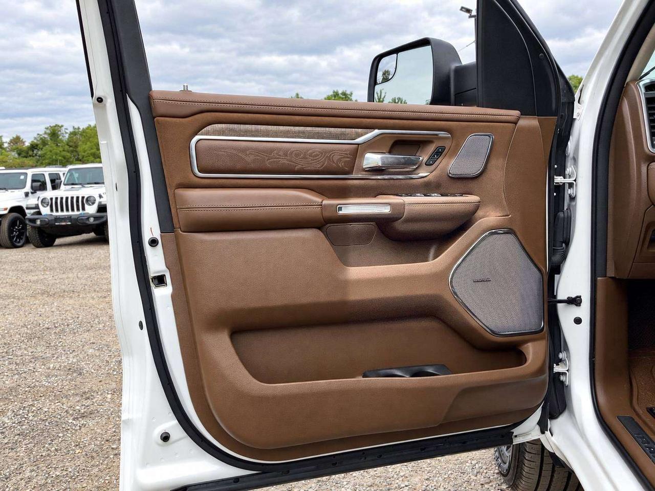 2024 RAM 1500 Longhorn V8 |FULLY LOADED |Level 1 |Panoroof | 4X4 Photo