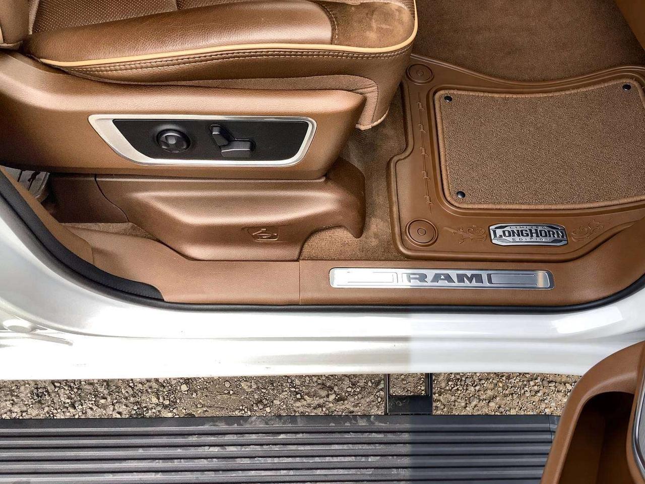 2024 RAM 1500 Longhorn V8 |FULLY LOADED |Level 1 |Panoroof | 4X4 Photo