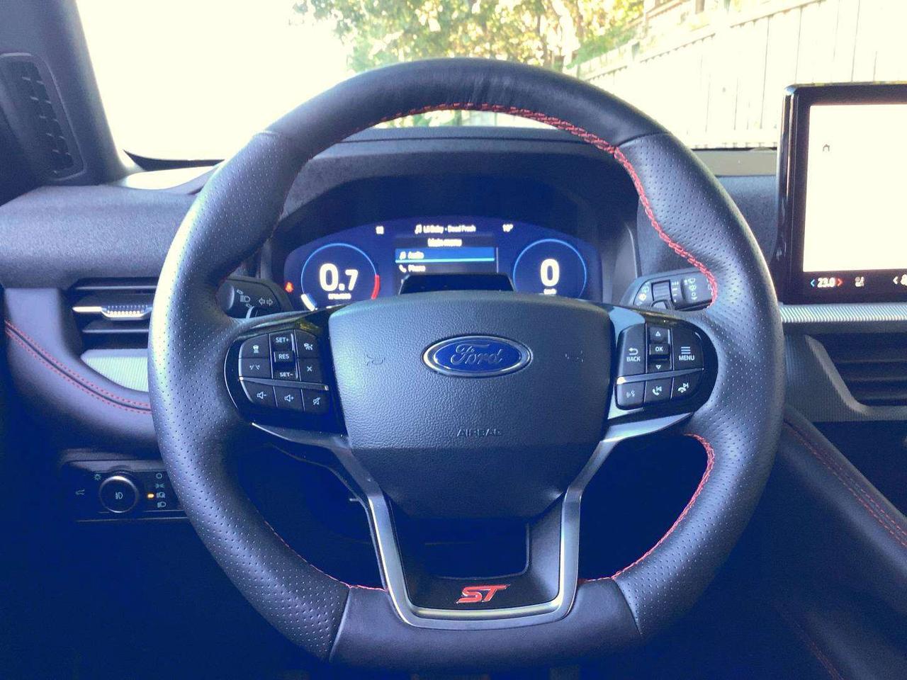 2025 Ford Explorer ST 6 Seat | Panoroof | Bang & Olufsen Audio | AWD Photo