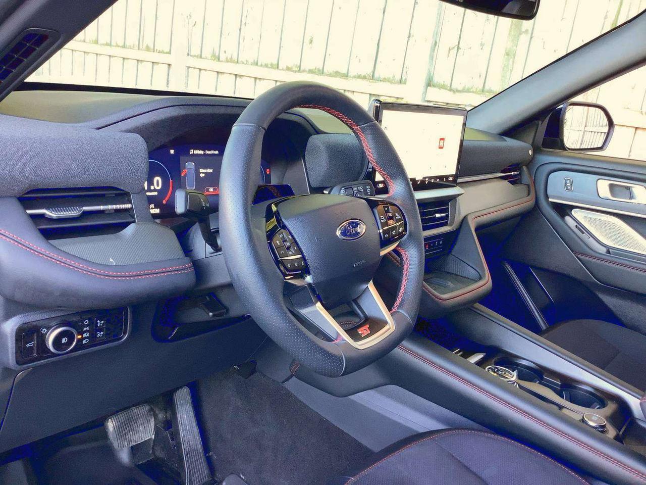 2025 Ford Explorer ST 6 Seat | Panoroof | Bang & Olufsen Audio | AWD Photo
