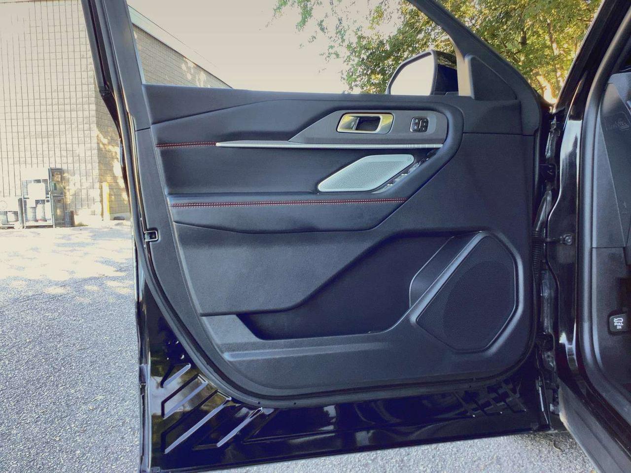 2025 Ford Explorer ST 6 Seat | Panoroof | Bang & Olufsen Audio | AWD Photo