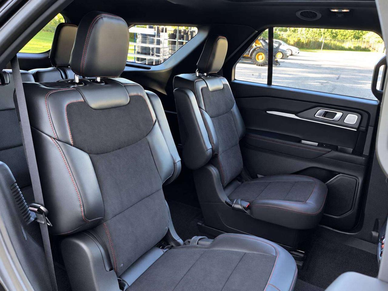 2025 Ford Explorer ST 6 Seat | Panoroof | Bang & Olufsen Audio | AWD Photo