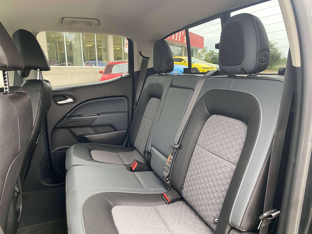 2017 Chevrolet Colorado 4WD Z71, REMOTE START, HEATED SEATS, 5FT BOX! Photo