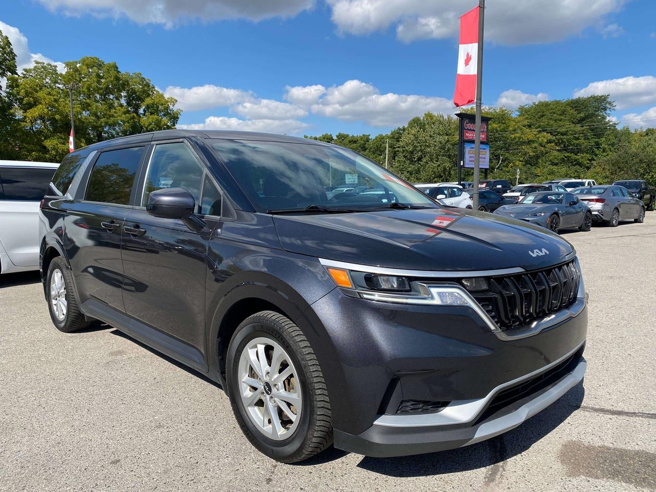 2024 Kia Carnival LX, 8 PASSENGER, CLEAN CARFAX, BACK UP CAMERA! - Photo #2