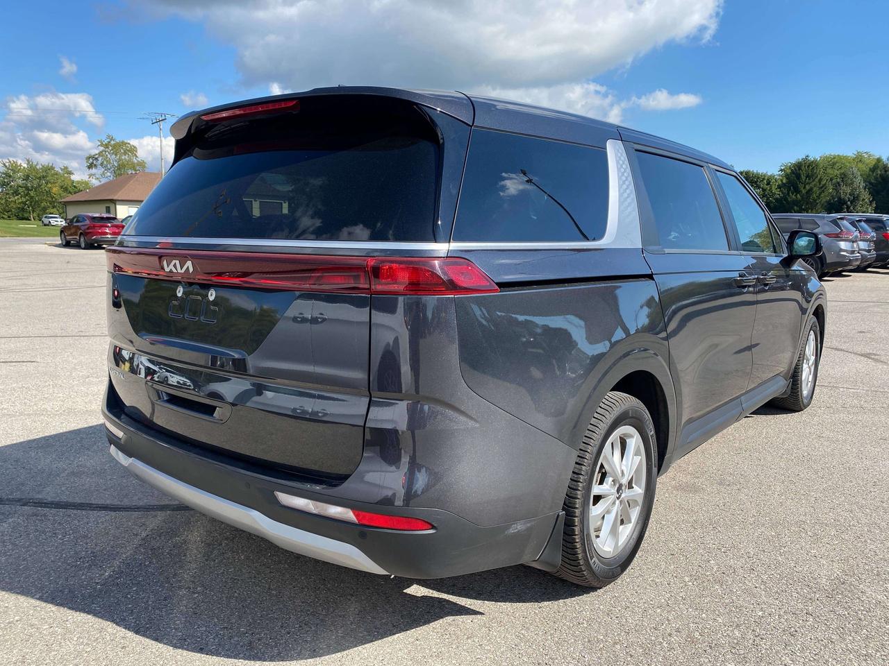 2024 Kia Carnival LX, 8 PASSENGER, CLEAN CARFAX, BACK UP CAMERA! Photo