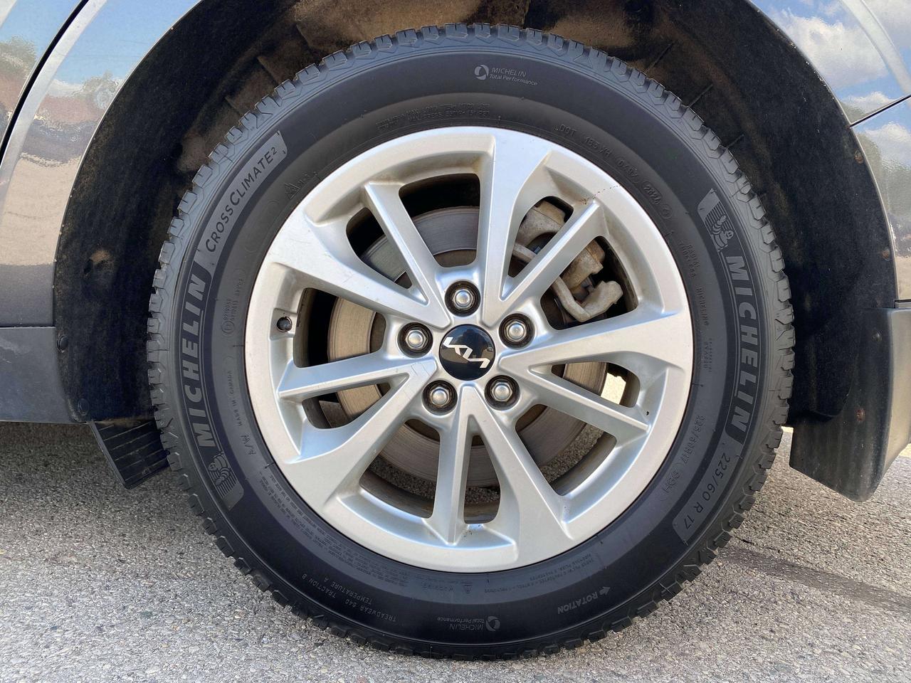2024 Kia Carnival LX, 8 PASSENGER, CLEAN CARFAX, BACK UP CAMERA! - Photo #11