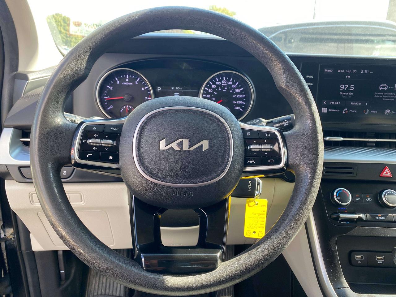 2024 Kia Carnival LX, 8 PASSENGER, CLEAN CARFAX, BACK UP CAMERA! Photo